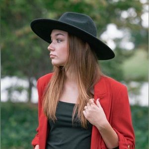 Meet your Posher, Caroline